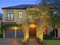 STUNNING AND SPACIOUS HOME WITH LARGE LANDSCAPED COURTYARD