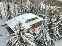 SPECIAL HOME IN DESIRABLE SETTING