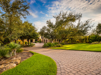 ELEGANT SPANISH OAKS HOME