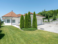 MEDITERRANEAN LIVING SURROUNDED BY NATURE