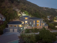 FIVE BEDROOM HOUSE IN WILDERNESS CENTRAL