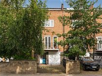 CHARMING FOUR BEDROOM TOWNHOUSE