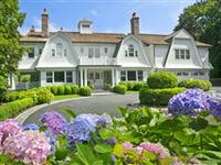 STUNNING HAMPTONS STYLE ARCHITECTURE