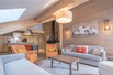 CHARMING FOUR-ROOM APARTMENT NEAR SHOPS AND SLOPES