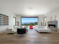 STUNNING CONTEMPORARY SHOWCASE