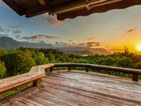 EXTRAORDINARY PROPERTY WITH EXPANSIVE VIEWS