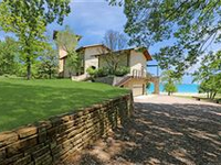 STUNNING COUNTRY ESTATE OVERLOOKING LAKE TEXOMA
