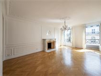 CHARMING LIGHT-FILLED APARTMENT IN THE SAINT-LAZARE NEIGHBOURHOOD