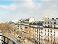 BRIGHT AND REFINED APARTMENT ENJOYS GRAND VIEWS
