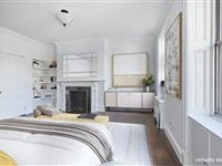 EXQUISITELY PROPORTIONED ONE-BEDROOM CO-OP APARTMENT
