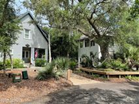 QUINTESSENTIAL SOUTHERN ISLAND HOME