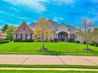 LUXURY LIVING IN AN IMPRESSIVE HOME