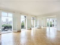 LIGHT AND AIRY SPACIOUS FAMILY APARTMENT