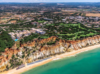 APARTMENT IN AWARD-WINNING COASTAL RESORT