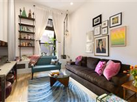A SPACIOUS AND SUNNY APARTMENT