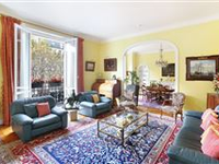 ELEGANT 7TH APARTMENT IN PERFECT LOCATION