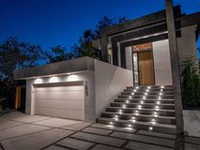 ARCHITECTURAL MODERN HOME SITUATED IN SILVER LAKE
