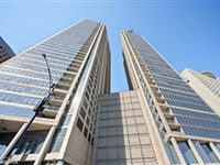 HIGH-RISE LUXURY CONDO WITH SWEEPING DOWNTOWN CHICAGO VIEWS
