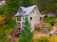 CHARMING BOWEN ISLAND HOME