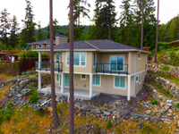 CONTEMPORARY BOWEN ISLAND LIVING