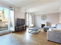 AN IDEAL PIED A TERRE NEAR THE SHOPS AND AMENITIES
