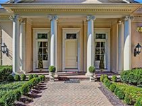IMMACULATE RESIDENCE IN TOMAHAWK CREEK ESTATES