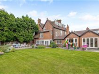 IMPOSING EDWARDIAN WITH TWO BEDROOM ANNEXE