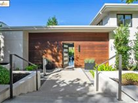 CASUAL YET LUXURIOUS RETREAT