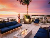 LUXURIOUS RESIDENCE WITH STUNNING 180 DEGREE VIEWS
