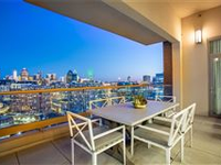 BESPOKE STONELEIGH PENTHOUSE WITH HOTEL AMENITIES