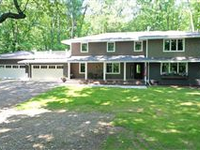 STUNNINGLY UPDATED HOME ON PRIVATE, WOODED LOT IN ROCHESTER HILLS
