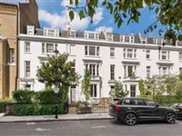 IMPRESSIVE FIVE BEDROOM SOUTH-FACING HOME