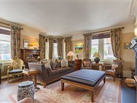 OUTSTANDING AND VERY RARE FIVE BEDROOM FLAT