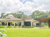 SPACIOUS, ELEGANT, WARM CONTEMPORARY