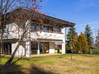 UNIQUE ESTATE IN PARK-LIKE SETTING