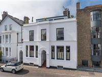 18TH CENTURY TOWNHOUSE OF GREAT CHARM AND IMMENSE STYLE