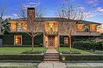 DYNAMIC AND DIGNIFIED HOUSTON HOME