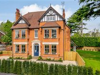 STUNNINGLY PRESENTED SIX BEDROOM EDWARDIAN HOME