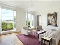 SEVENTH DISTRICT APARTMENT ON A TREE-LINED STREET