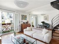 BRIGHT AND AIRY APARTMENT WITH TWO LEVELS OF LIVING SPACE