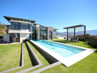 HIGHLY SOUGHT AFTER EXCLUSIVE STONEHURST ESTATE