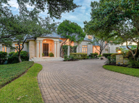 ESTATE HOME ON PRESTIGIOUS STREET