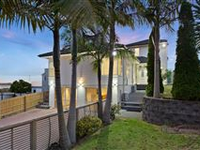 LARGE AND LUXURIOUS ONEHUNGA RESIDENCE