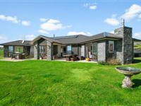 BEAUTIFUL CONTEMPORARY HOME WITH SWEEPING COUNTRY VIEWS