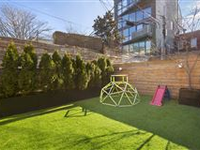AN URBAN OASIS IN WILLIAMSBURG