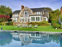 BEAUTIFULLY BUILT TRADITIONAL HOUSE