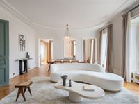 EXQUISITELY DETAILED LUXURY APARTMENT