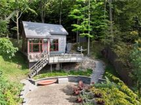 RELAXING AND TRANQUIL LAKE LIVING