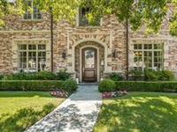 LIGHT, BRIGHT AND LOCATED IN UNIVERSITY PARK