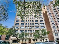 EXPANSIVE, FULL FLOOR RESIDENCE IN EAST LINCOLN PARK